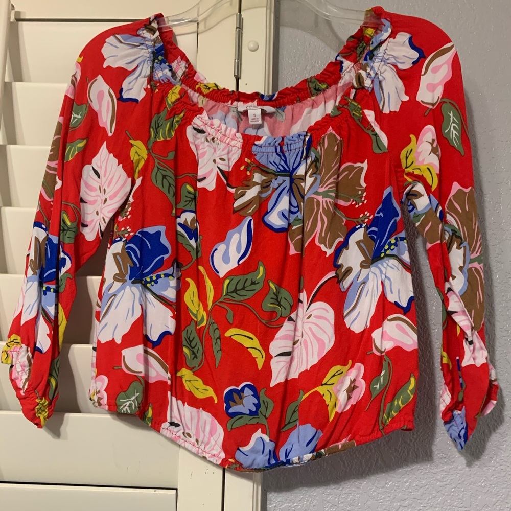 Floral off the shoulder Candie’s blouse!
